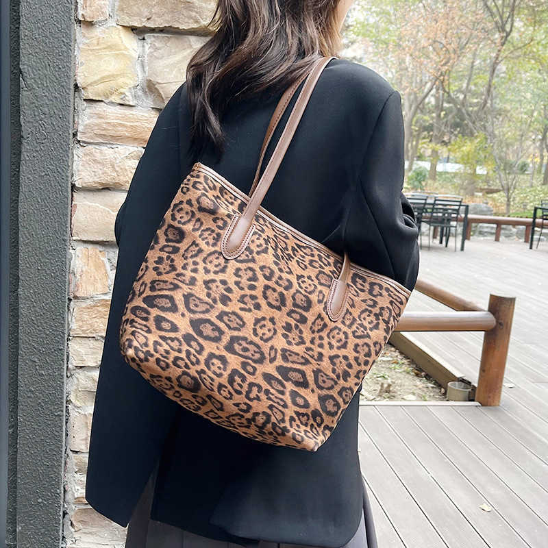 Autumn and Winter Large Capacity Leopard Pattern 2024 New Trendy Korean Fashion Casual Commuter Single Shoulder Tote Women's Bag 241231