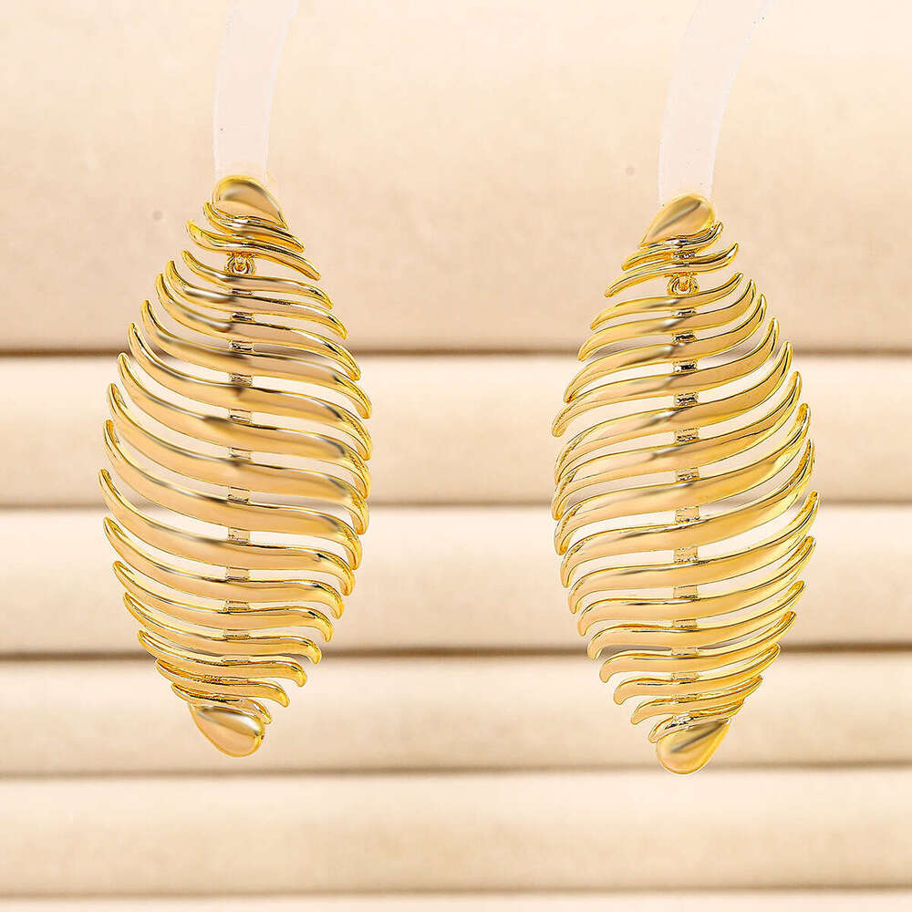 Earrings with fashionable high-end feel, light temperament, and 2024 new style, niche design, unique earrings