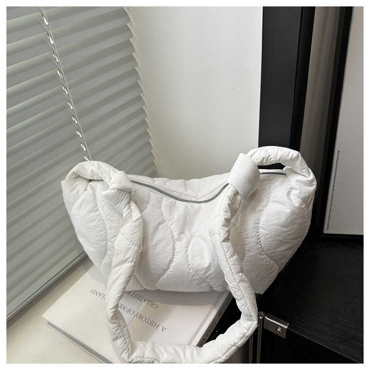 Solid color cotton fashion 2024 autumn and winter new style fashion large capacity casual nylon dumplings crossbody shoulder bag for women 241231