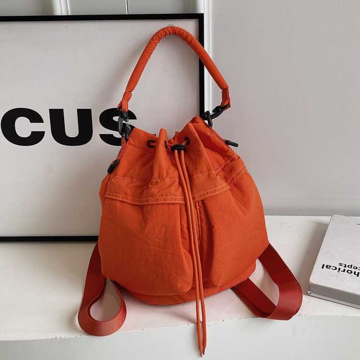 Waterproof and lightweight cross shoulder crossbody bag, fashionable casual, large capacity drawstring bucket bag casual women's bag 241215