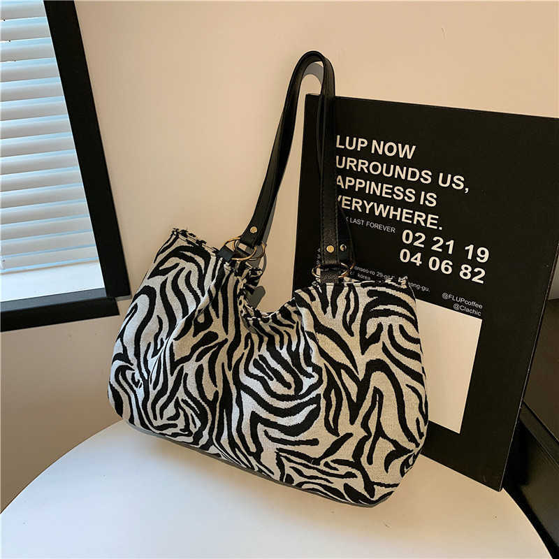 Fashionable 2024 Winter Trendy Personality Cute Bama Pattern Fashion Canvas Shopping Bag Underarm Single Shoulder Big Bag 241231