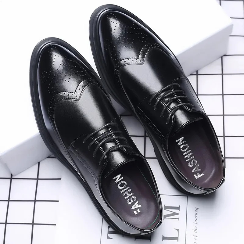 Mens British Brogues Business Casual Formal Leather Shoes Fashion Breathable Oxfords Zapatos De Hombre Comfort Male Dress Shoes 241231