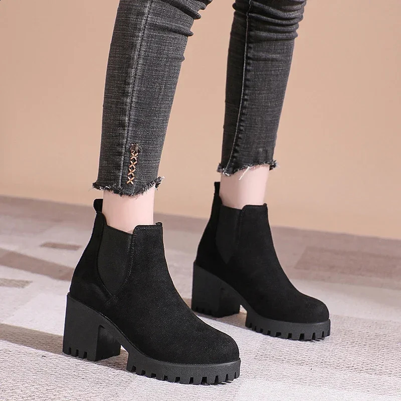 Winter Casual and Comfortable Thick-soled Round-toe Black Sexy Elegant Warm Square-heeled Short Boots for Women 241231