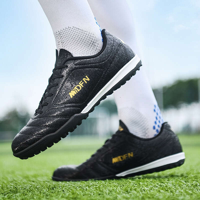 New Men Soccer Shoes Outdoor Football Boots Match Sneakers Non-slip Drop Shipping Professional Unisex Training Sport Futsal