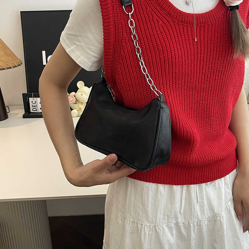 Solid color popular 2024 summer new fashionable casual shoulder stylish trendy commuting hand-held underarm small square bag