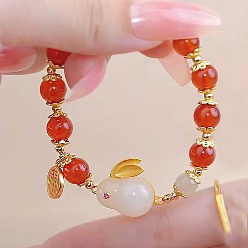 Lucky Red Pearl Rabbit Bracelet Womens Exquisite Chinese Style Pendant Bracelet Valentines Day Jewelry Gift W241231