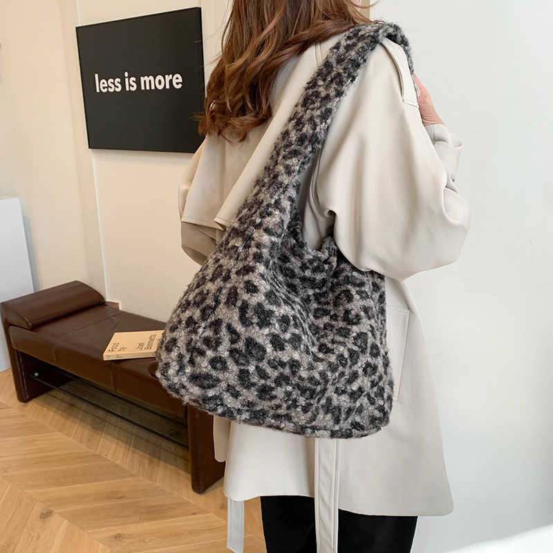 Korean version ins autumn and winter new plush large capacity two-piece commuting style lazy style single shoulder armpit tote bag 241231