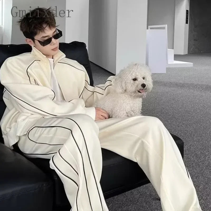 Japanese Atmosphere Outfit Casual Sports Suit for Men Korean Style Spliced Reflective Jacket Loose Stripes Wideleg Sweatpants 241223