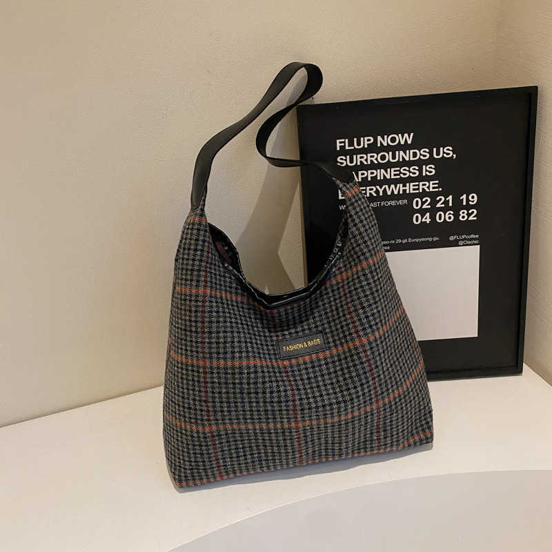 Grid patterned large capacity 2024 winter new casual fashion simple and stylish commuting casual one shoulder armpit tote bag 241231