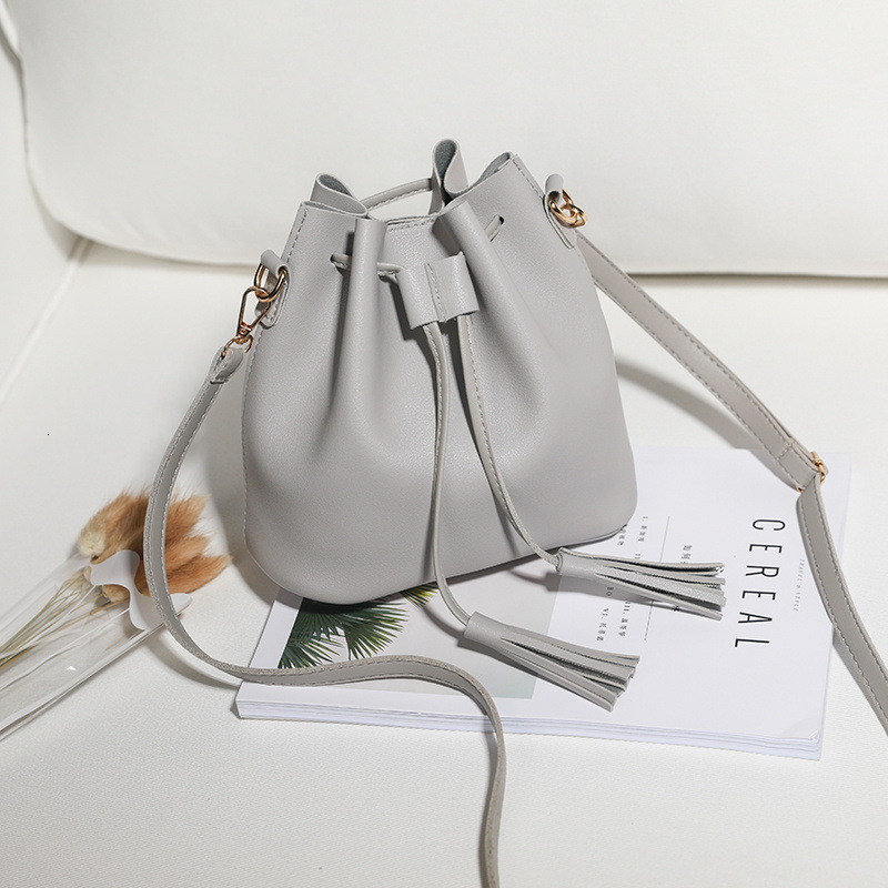 Bag Female Tassel Shoulder Bucket Texture Slung Commuter Bag Large Capacity Fashion Joker Casual Light.