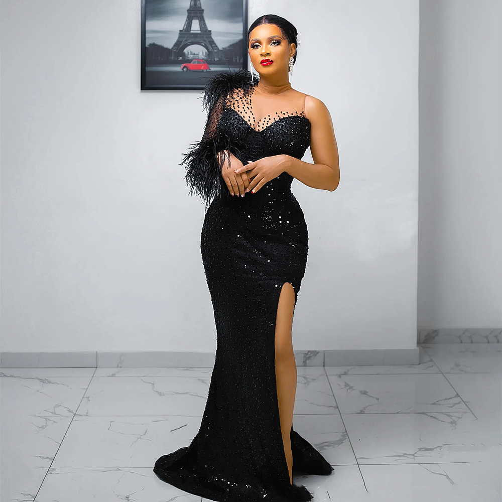 Luxurious Black Prom Dresses Beaded Pearls Sequins Sheer One Shoulder Feathers Long Sleeve Side Split Evening Gowns 2025 Arabic African Special Occasi