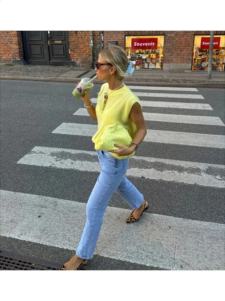 Women Knitted Pullover Knitwear Sleeveless Oneck Vintage Solid Casual Sweater Vest Elegant Fashion Chic Stylish Ladies Top 241231