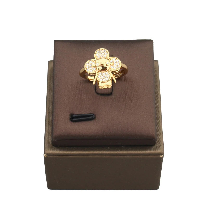 European and American Fashion Flower Bee Steel Micro-Inlaid Zircon Necklace Earrings Ring Retro Suit 241226