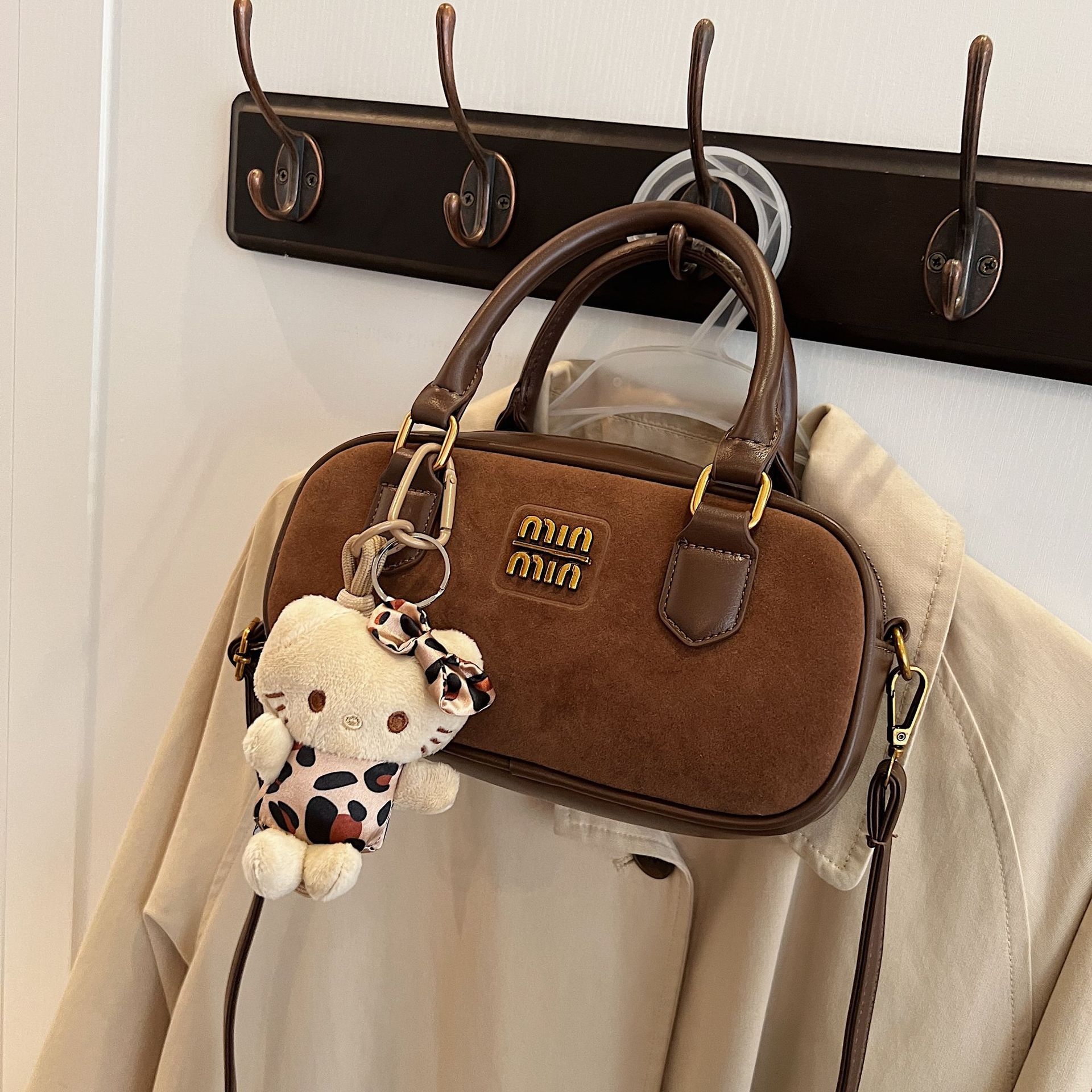 free Shipping Single shoulder crossbody bag fashion handbag bowling bag 2025 autumn/winter new bag women