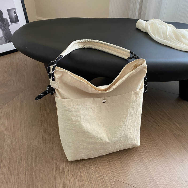 New solid color casual Korean trend 2024 stylish large capacity lightweight nylon cloth shoulder crossbody tote bag 241231