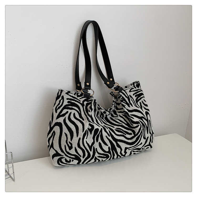 Fashionable 2024 Winter Trendy Personality Cute Bama Pattern Fashion Canvas Shopping Bag Underarm Single Shoulder Big Bag 241231