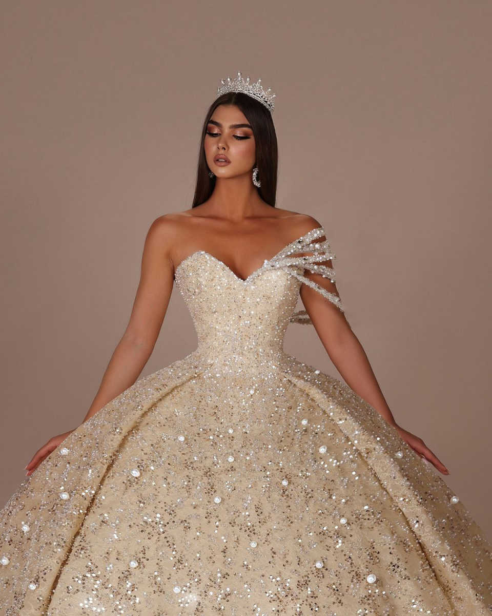 Gorgeous Ball Gowns Wedding Dress Beaded Pearls Sequins One Shoulder Bridal Dress Sleeveless Customized Pleats Sweep Train Bride Dresses
