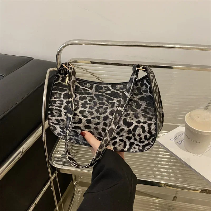 Niche fashion shoulder armpit bag leopard print handbag 241231