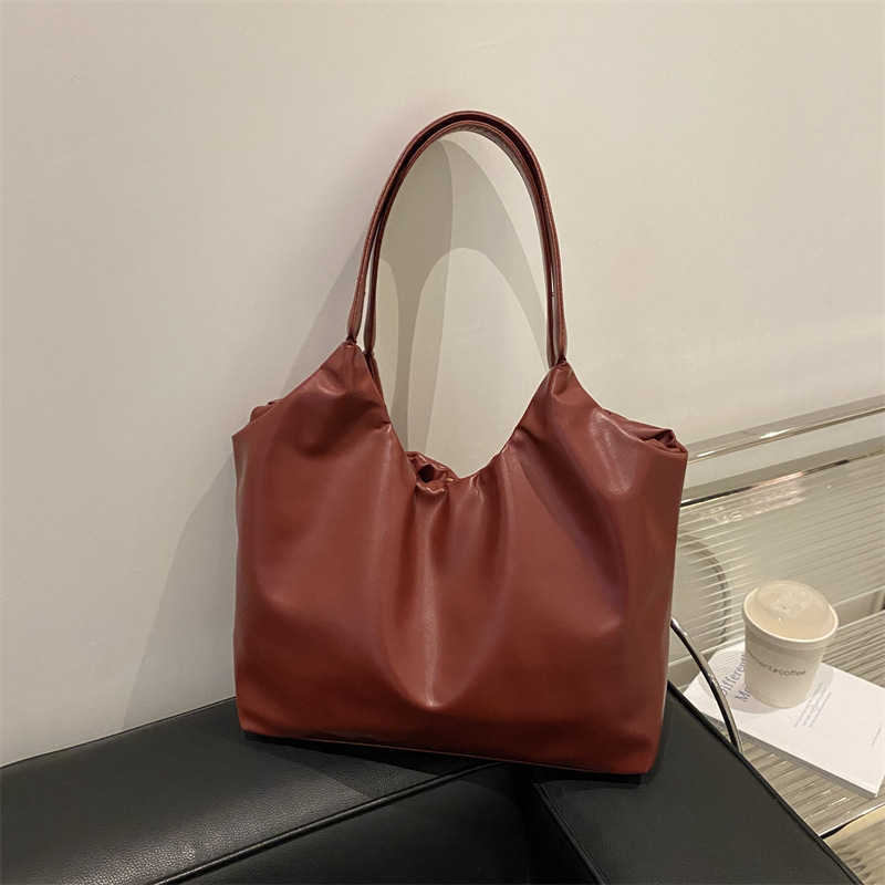 Korean style minimalist and beautiful new 2024 casual winter solid color casual pleated large capacity stylish tote women's bag
