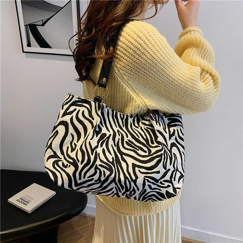 Fashionable 2024 Winter Trendy Personality Cute Bama Pattern Fashion Canvas Shopping Bag Underarm Single Shoulder Big Bag 241231
