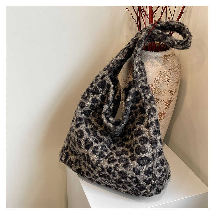 Korean version ins autumn and winter new plush large capacity two-piece commuting style lazy style single shoulder armpit tote bag 241231