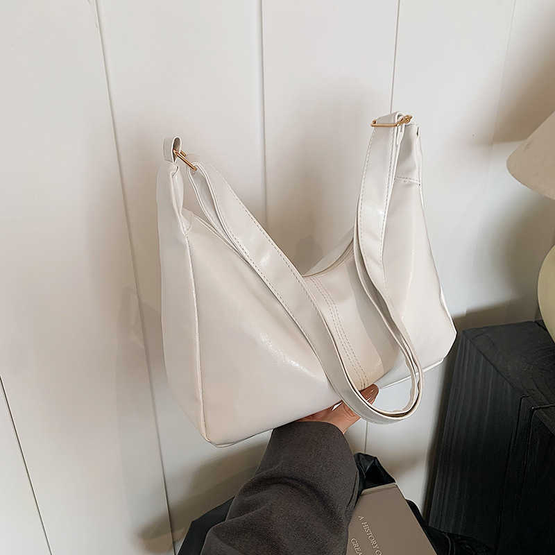 Solid color large capacity 2025 new commuting Korean version fashionable simple casual hand-held shoulder tote bag for women 241231