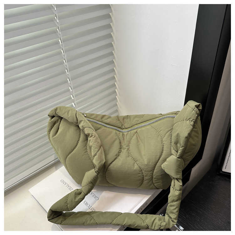 Solid color cotton fashion 2024 autumn and winter new style fashion large capacity casual nylon dumplings crossbody shoulder bag for women 241231