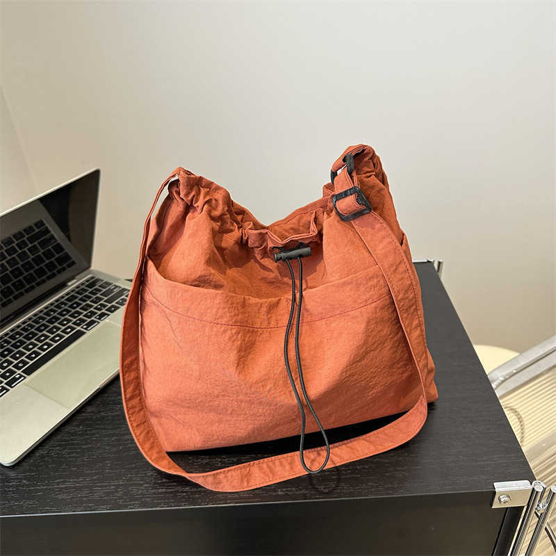 Leisure large capacity drawstring nylon 2024 new fashion trend texture commuting single shoulder armpit crossbody bucket bag 241231