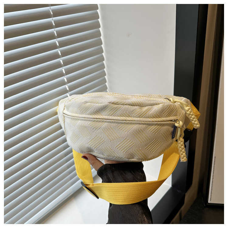 Small Fresh 2024 New Chest Trendy, Fashionable, Stylish, Personalized, Casual Commuter Shoulder Bag, Women's Waist Bag 241231