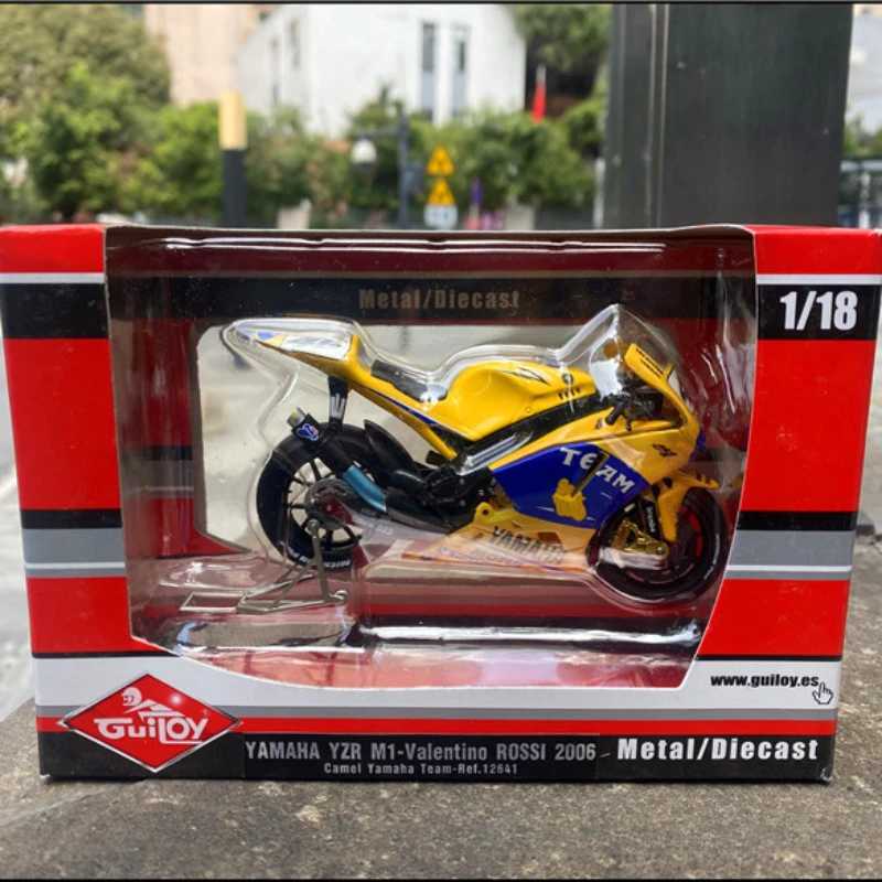 Diecast 1/18 Scale Honda RC211 2006 and Yamaha YZR M1 Motorcycle Alloy Simulation Vehicle Delivery Model Static Toy Gift Display W241231
