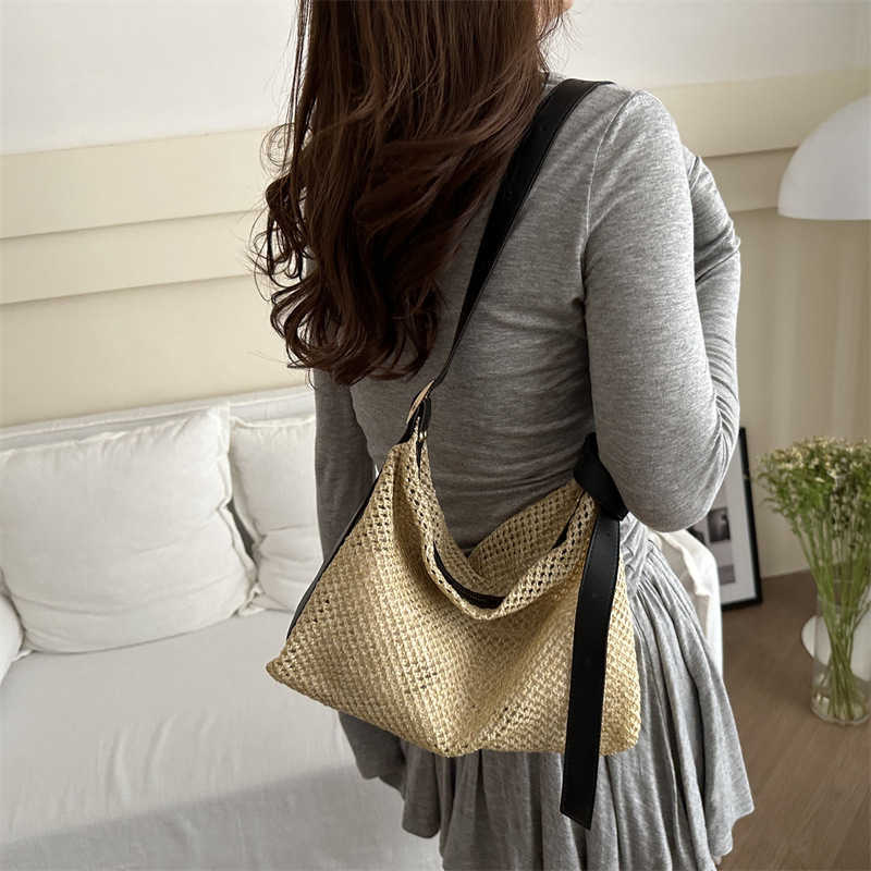 Hand woven personalized 2024 new trendy grass woven western-style large capacity single shoulder tote bag for women