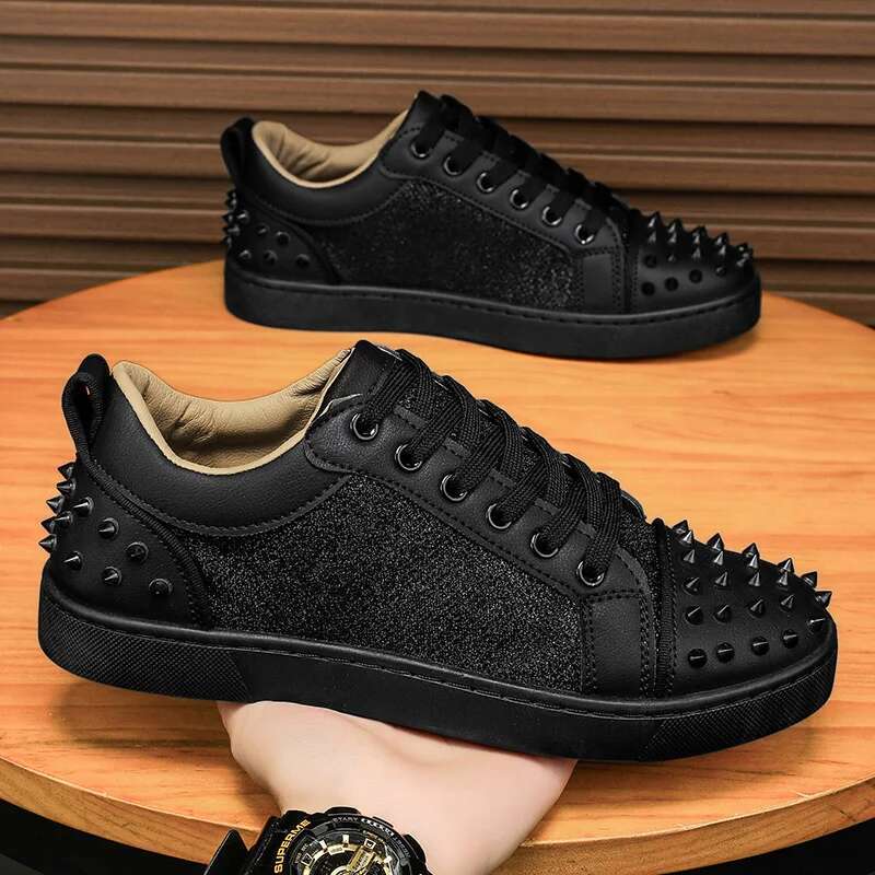 New Sneakers Casual Men Designer Rivet Punk Board Fa shion Leather Canvas Breathable White Shoes