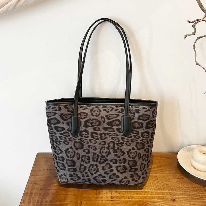Autumn and Winter Large Capacity Leopard Pattern 2024 New Trendy Korean Fashion Casual Commuter Single Shoulder Tote Women's Bag 241231