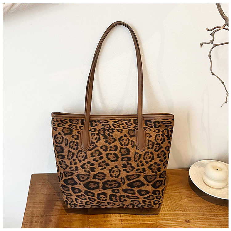 Autumn and Winter Large Capacity Leopard Pattern 2024 New Trendy Korean Fashion Casual Commuter Single Shoulder Tote Women's Bag 241231