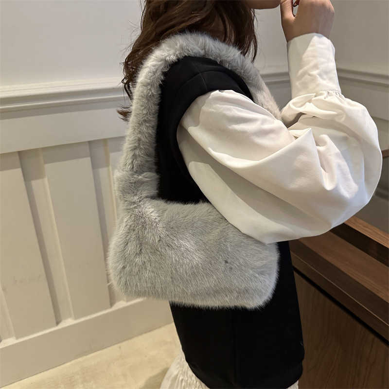 Trendy Fashion Plush 2024 Winter Personalized Large Capacity Casual Western Style Plush Handheld Single Shoulder Underarm Bag 241231