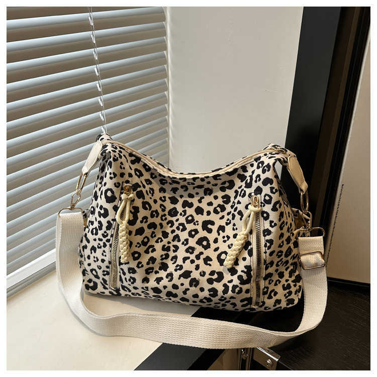 2024 new casual and fashionable leopard print commuting Korean style large capacity women's stylish single shoulder cross arm tote bag