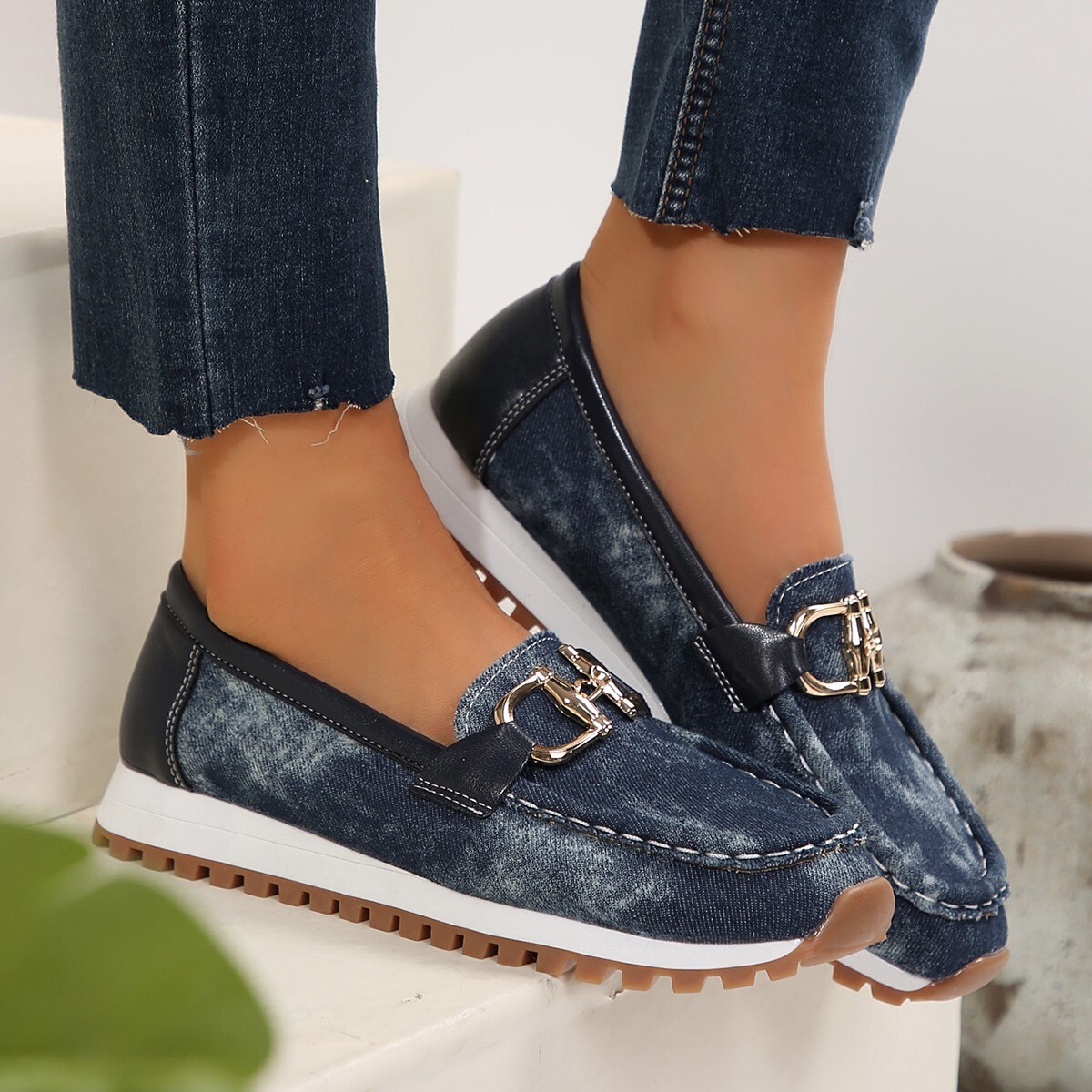 Cross border plus size metal buckle thick sole single shoe 2024 autumn new European and American fashion metal buckle casual single shoe