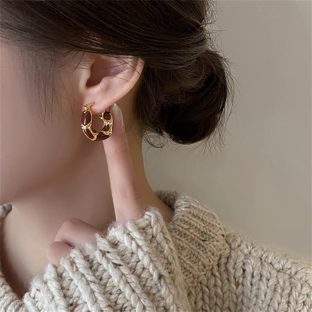 Women Korean Brown U-shaped Hoop Earrings Vintage Simple Tortoiseshell Color Dripping Oil Tiny Ear Studs Daily Exquisite Jewelry 241230