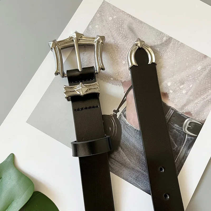 Unisex mens womens silver buckle leather belt for women men jeans casual fashionable female male belt 241226