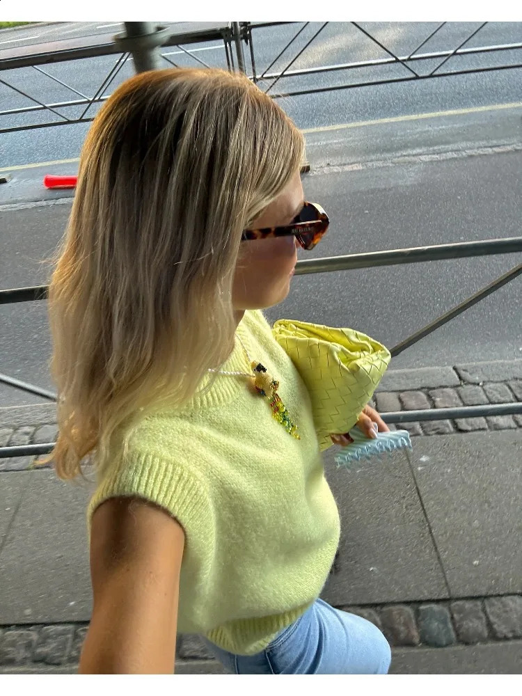 Women Knitted Pullover Knitwear Sleeveless Oneck Vintage Solid Casual Sweater Vest Elegant Fashion Chic Stylish Ladies Top 241231