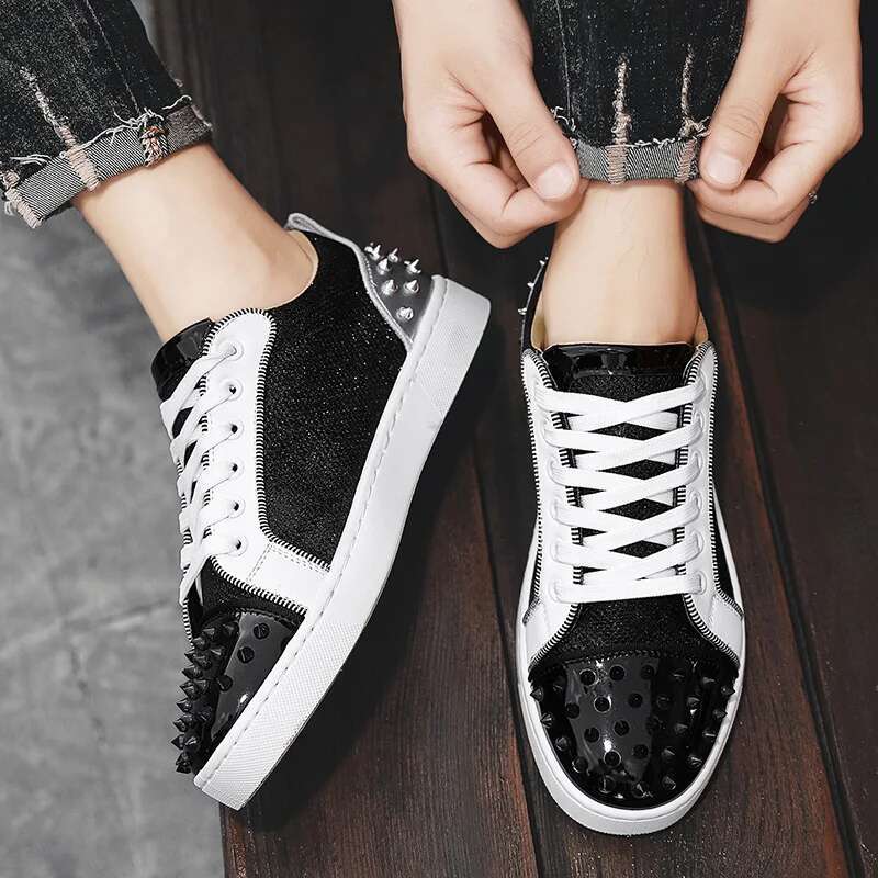 New Sneakers Casual Men Designer Rivet Punk Board Fa shion Leather Canvas Breathable White Shoes
