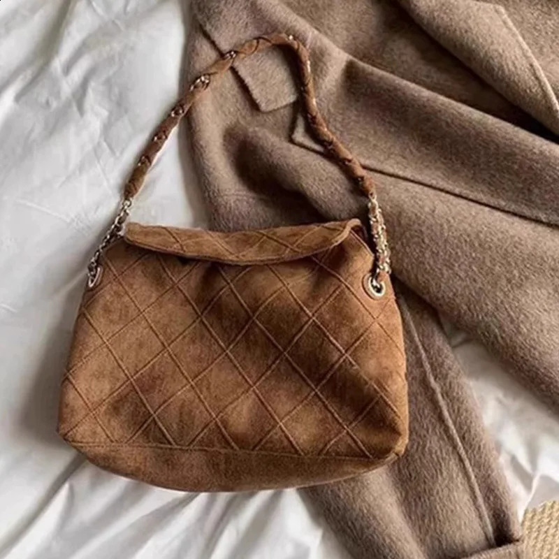Lattice Suede Chain Shoulder Bag Large Capacity Underarm Bag Outdoor Travel Shopping Bags Daily Collocation Lady Bag 241231