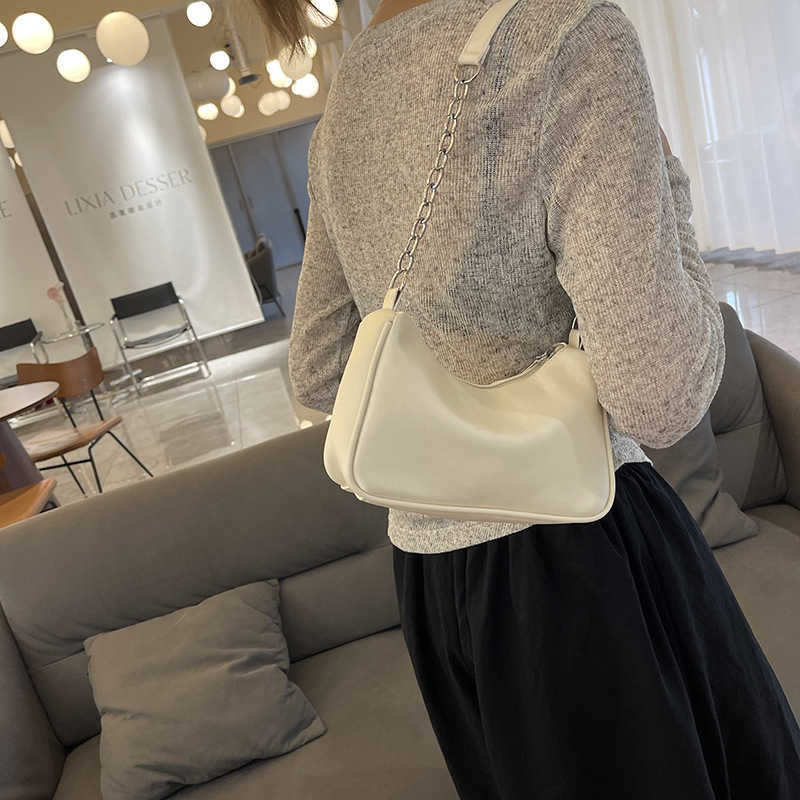 Solid color popular 2024 summer new fashionable casual shoulder stylish trendy commuting hand-held underarm small square bag