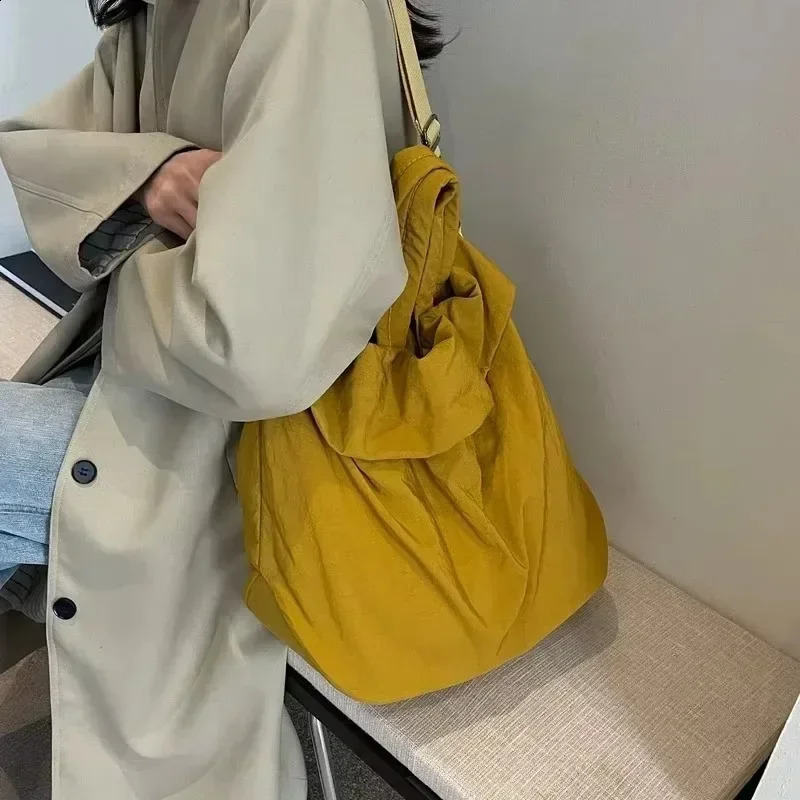 Nylon Solid Color 2025 High Quality Shoulder Bag Zipper Versatile Fashion Handbag Soft Large Capacity Crossbody Bag 241230