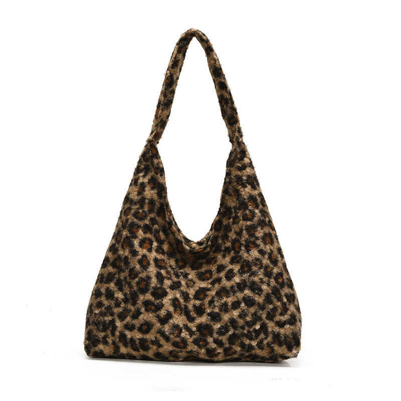 Mao large capacity 2024 new autumn and winter casual leopard print fashionable and personalized commuting tote shoulder bag for women 241231
