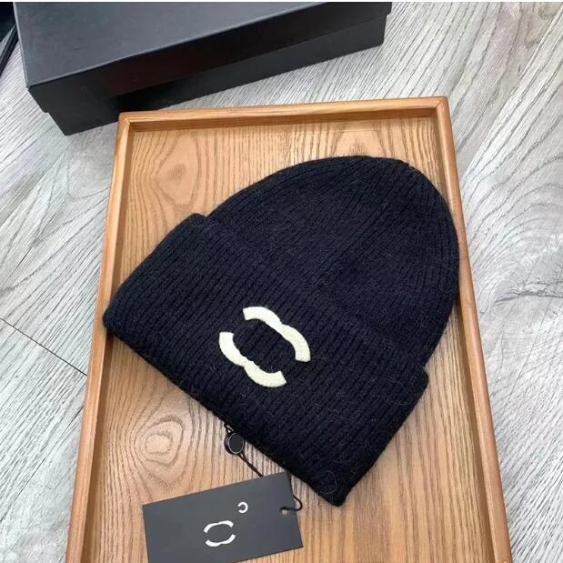 Designer beanie luxury beanie for women and men hat temperament versatile knitted hat warm Scarves letter pure colour design hat gift hat q412