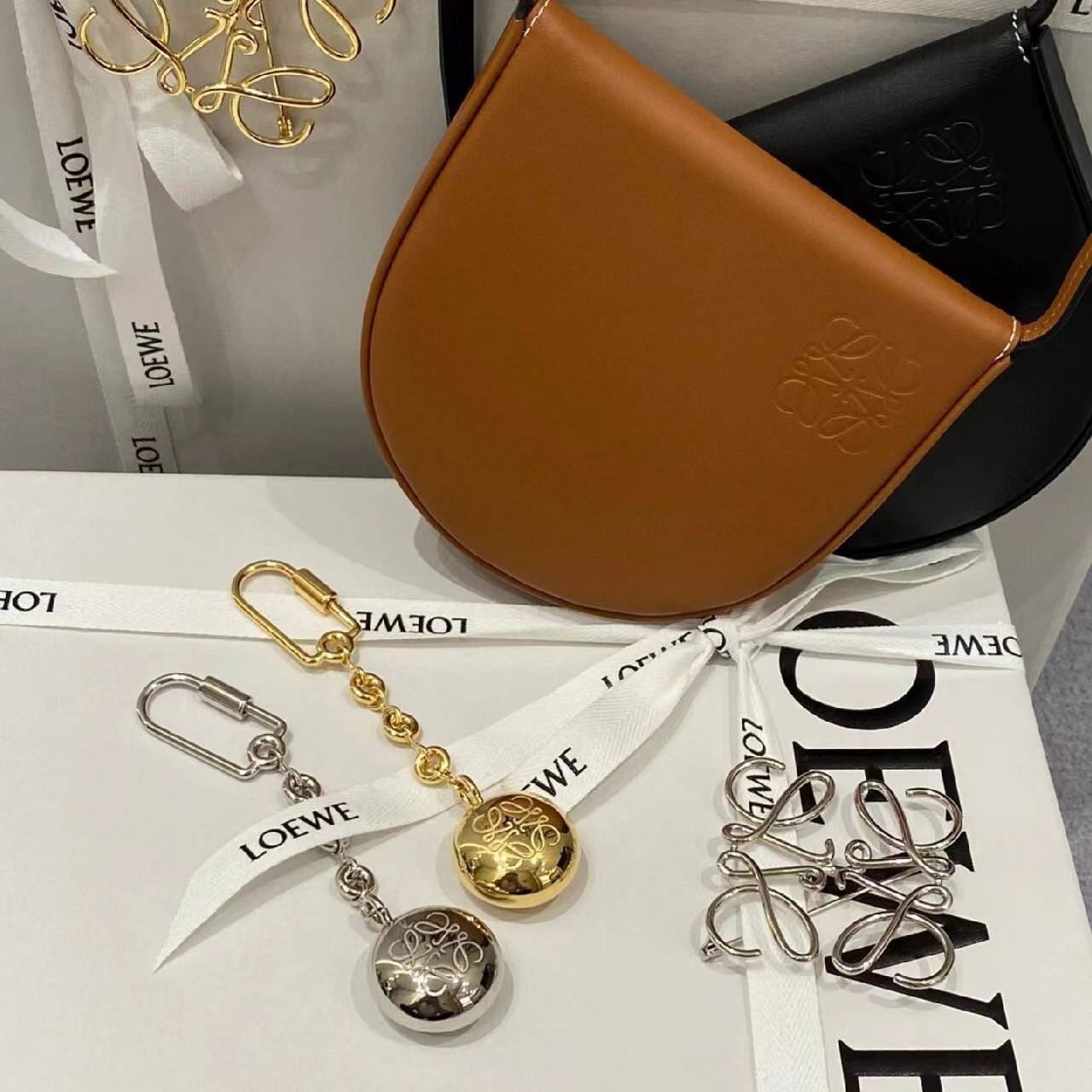 Luxury Top Quality Classic Brand Keychains Ball Auto Parts Car key chain Letter Designer Keychain Charm Bag Pendant Gft Box