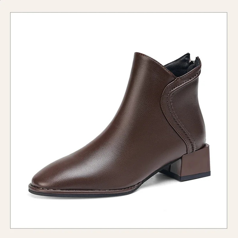 Retro pointed thick heel short boots for women English style and plush warm Chelsea boots for autumn and winter 241231