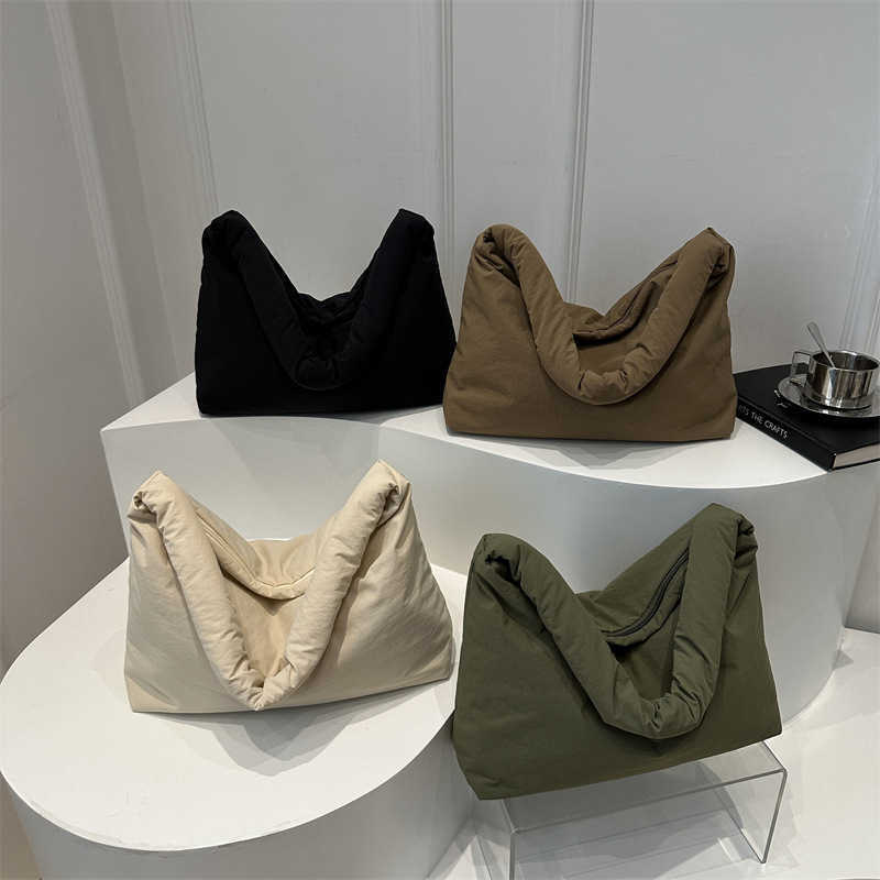 New winter fashion personality casual fashion large capacity solid color 2024 stylish single shoulder crossbody single shoulder bag for women