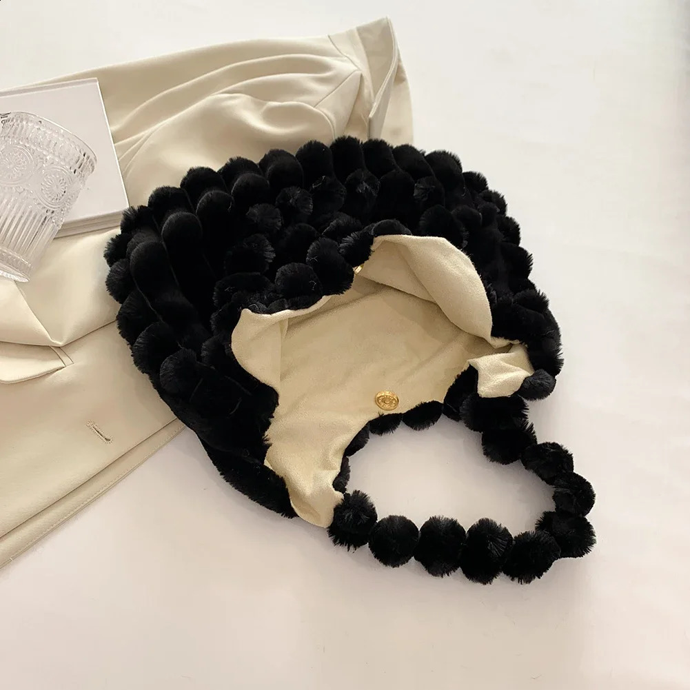 Women Plush Tote Handbag Large Capacity Soft Satchel Bag Versatile Fashion Casual Shopping Tote Bag 241231